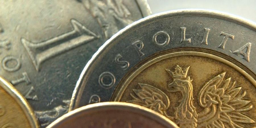 – Rzeczpospolita to postaw czerwonego sukna, za które ciągną... (...) kto żyw naokoło. A my... (...) powiedzieliśmy sobie, że z tego sukna musi się i nam tyle zostać w ręku, aby na płaszcz wystarczyło – książę Bogusław do Kmicica. „Po - fot. 