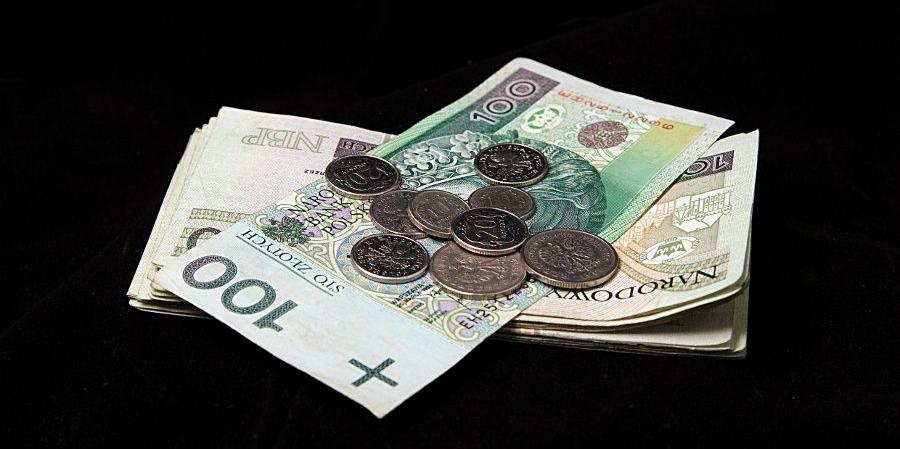 Starszej kobiecie ukradziono zaledwie 320 zł, ale stres wiążący sie z napadem mógł ja zabic... Fot. sxc.hu - fot. 