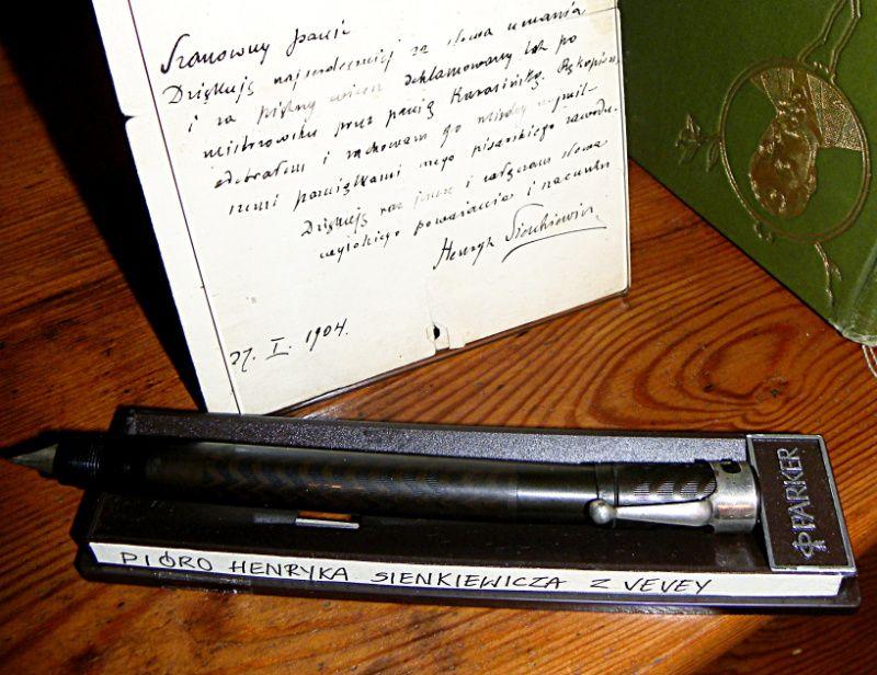Nowy nabytek Muzeum Henryka Sienkiewicza w Woli Okrzejskiej. Tym piórem H. Sienkiewicz napisał m.in. „W pustyni i w puszczy”. Fot. PGL - fot. 