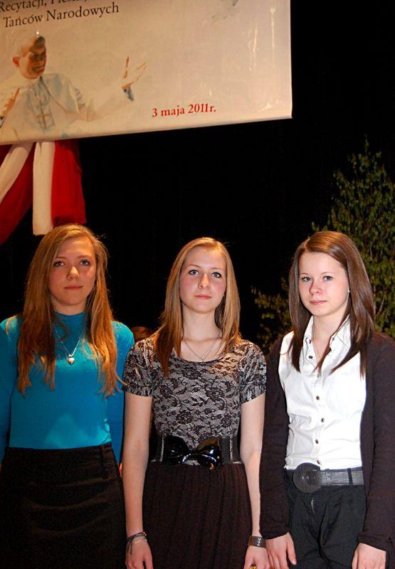 Laureatki puławskiego turnieju: (od lewej) Patrycja Pochman, Klaudia Jukowska i Małgorzata Szczygieł z Zespołu Szkół w Gręzówce. Fot. T. Piros - fot. 