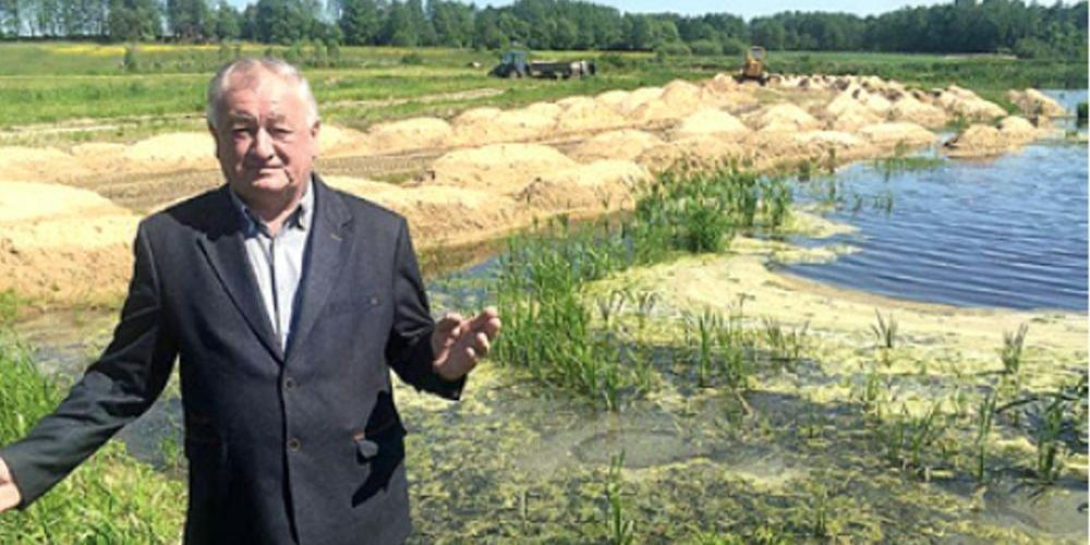 – Chcemy, żeby w tym miejscu powstała plaża – mówi przewodniczący Rady Gminy Sabnie, Wacław Mikołajczuk. Fot. Justyna Pycka - fot. 