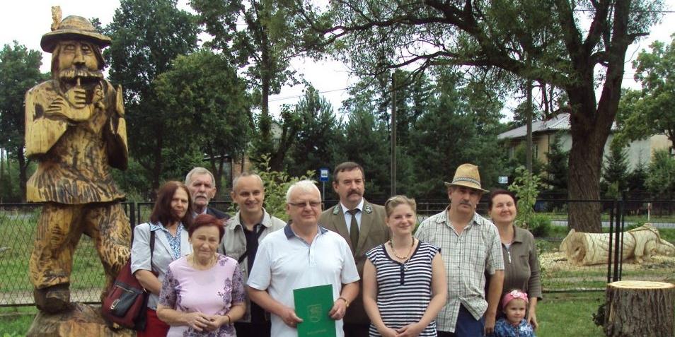Plener ceramiczny - zwycięzcy i część jury - fot. 