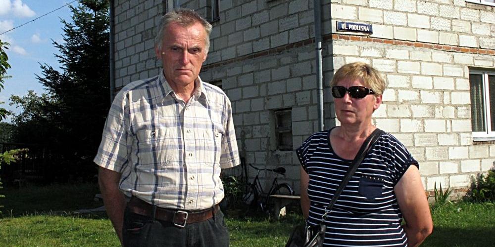 – Gdy kolej zakończy remont torów, będziemy odcięci od świata – martwią się Ambroziakowie z Podleśnej 3 w Łukowie. Fot. PGL - fot. 