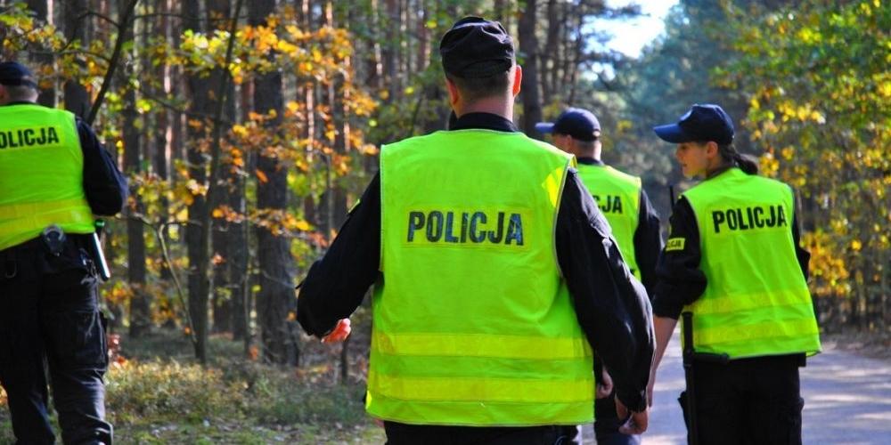 Policjanci podczas poszukiwań. (fot. KPP Mińsk Mazowiecki) - fot. KPP Mińsk Mazowiecki