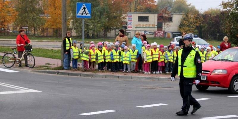 Zajęcia dla maluchów na sokołowskim skrzyżowaniu. Fot. Arch. KPP w Sokołowie Podlaskim - fot. 