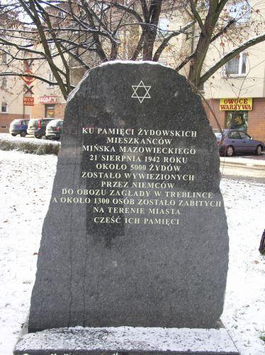 Czy ten pomnik się ostoi? - fot. 