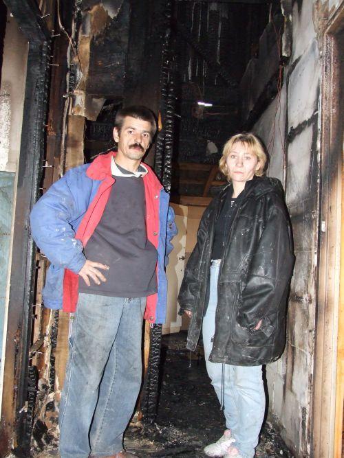 Agnieszka i Andrzej Matyskowie proszą o pomoc. 
Ogień zabrał im wszystko, czego się do tej pory dorobili.
 - fot. 