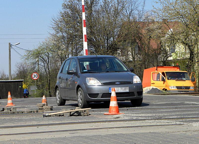 Przejazd kolejowy na Łapiguzie w Łukowie. Miejsce szczególnie krytykowane przez kierowców. Fot. PGL - fot. 