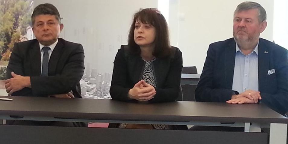 Od lewej: Maciej Wąż, Janina Ewa Orzełowska i Bogusław Karakula - fot. 