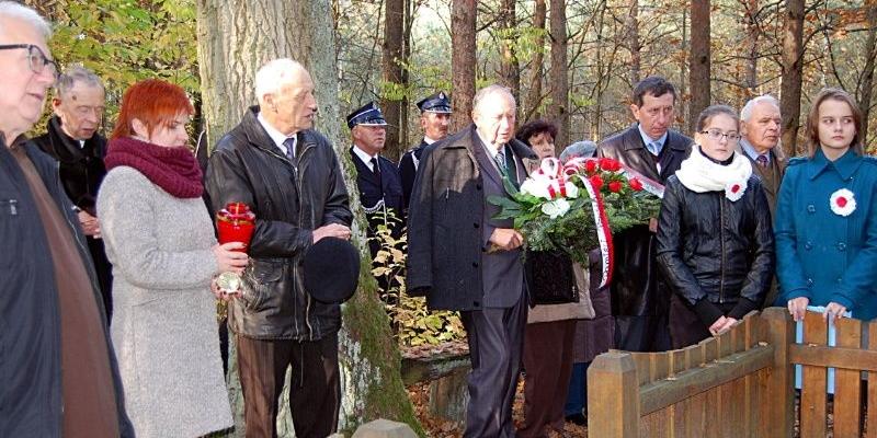 Uczestnicy rajdu na jednym z miejsc pamięci. For. Arch. GCK - fot. 
