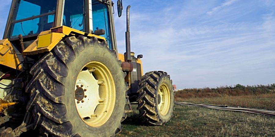 Traktor na polu okazuje się być dla złodziei przedmiotem wartym kradzieży. Fot. sxc.hu - fot. 