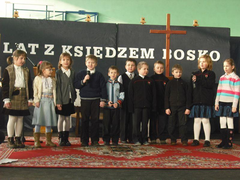 Występ pierwszaków z Publicznej Salezjańskiej Szkoły Podstawowej im św. D.Savio.  - fot. 