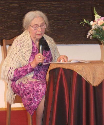 Krystyna Rudnicka w czasie wieczoru, promującego jej nową książkę. - fot. 
