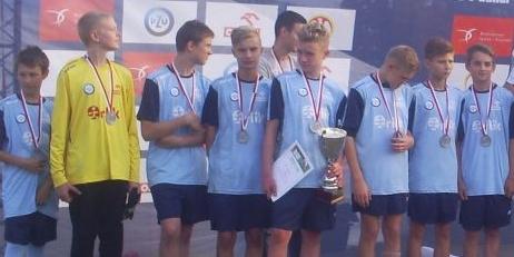 II miejsce drużyna w składzie : Filip Zięba (kapitan), Arek Jackowski, Błażej Janicki, Olek Niemirka, Damian Dąbrowski, Rafał Ositek, Krzysiek Majszyk i Jakub Sabak  - fot. 