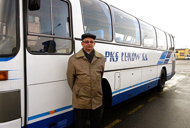 – Przez ostatnie miesiące kierownictwo i pracownicy firmy żyli w napięciu, nie wiedząc, czy Rada Powiatu zdecyduje się na komunalizację – mówi Stanisław Galiński, prezes PKS Łuków SA. Fot. PGL - fot. 