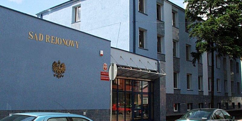Gmach łukowskiego Sądu Rejonowego. Wczoraj zapadła tu decyzja o umorzeniu sprawy wójta gminy Łuków, Mariusza Osiaka. Fot. PGL - fot. 