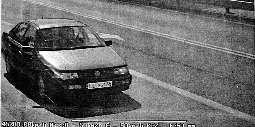 Zdjęcie z fotoradaru zrobione w Czaplinku na ul. Grójeckiej. Kto siedzi za kierownicą samochodu, który jest prawdopodobnie zarejestrowany na Franciszka T. z Rzymów Rzymków? - fot. 