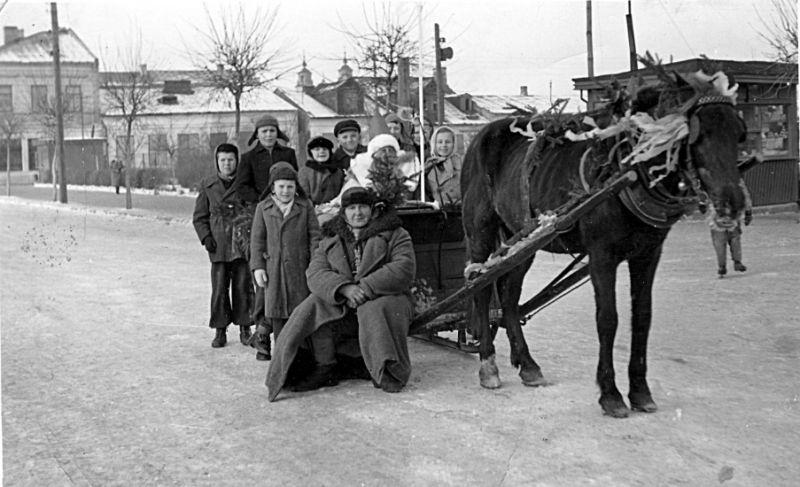 Historia zapisana w fotografii. Kto pamięta te sanie? - fot. 