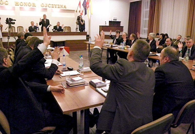Podczas obrad sesji Rady Powiatu Łukowskiego. Fot. PGL - fot. 