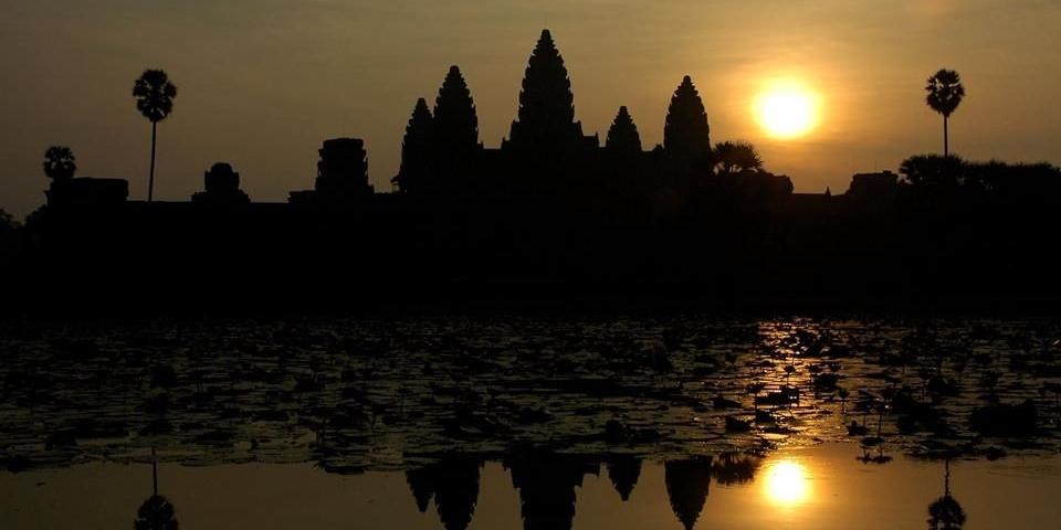 FB/Zamek w Liwie (zdjęcie przedstawia świątynię Angkor Wat w Kambodży). - fot. 