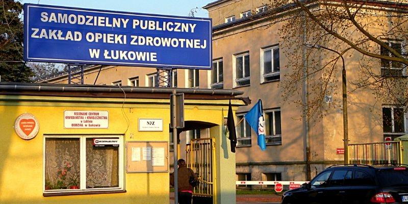 Głwna brama wejściowa na teren Szpitala św. Tadeusza w Łukowie. Fot. PGL - fot. 