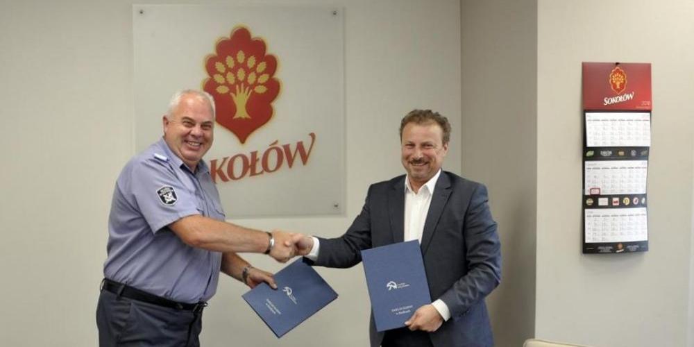 Dyrektor Zakładu Karnego w Siedlcach, ppłk Marek Suwiński oraz dyrektor Zakładu 