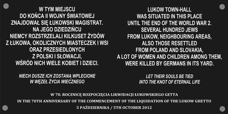 Tablica wmurowana w ścianę PKO BP w Łukowie. Fot. PGL
