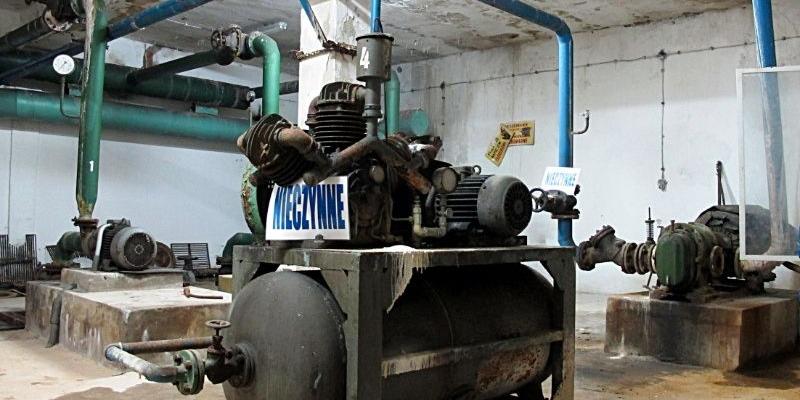 Urządzenia techniczne pływalni „Delfin” są w opłakanym stanie. Fot. PGL - fot. 