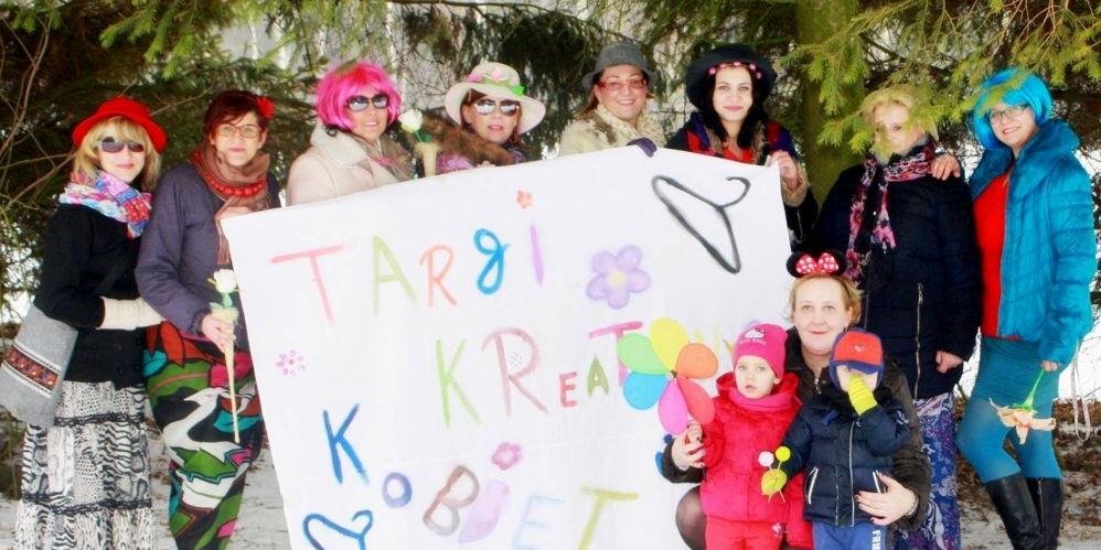 Kreatywne Kobiety z Łukowa. Na zdjęciu od lewej: Anna Semeniuk, Anna Kozarska, Agnieszka Rola, Jolanta Wiąckiewicz, Monika Syryjczyk, Aneta Rogulska, Anna Siemionek, Ewa Piotrowska i Monika Mitura. Fot. Aleksandra Mitura - fot. Aleksandra Mitura