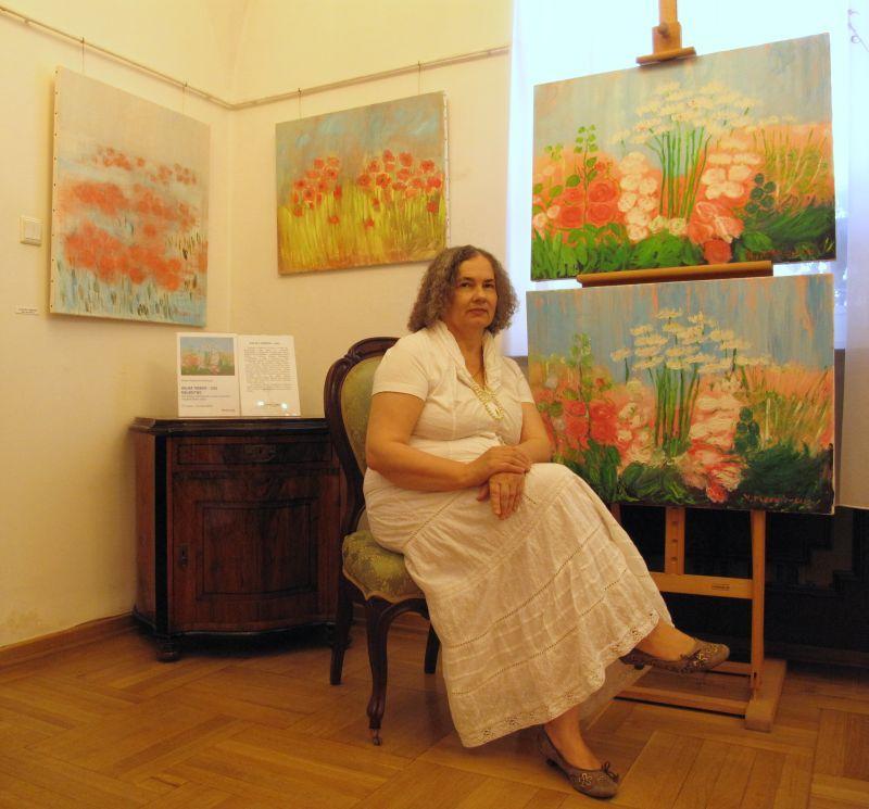 Halina Trebnio-Liss wśród swoich prac, fot. Aneta Abramowicz - fot. 
