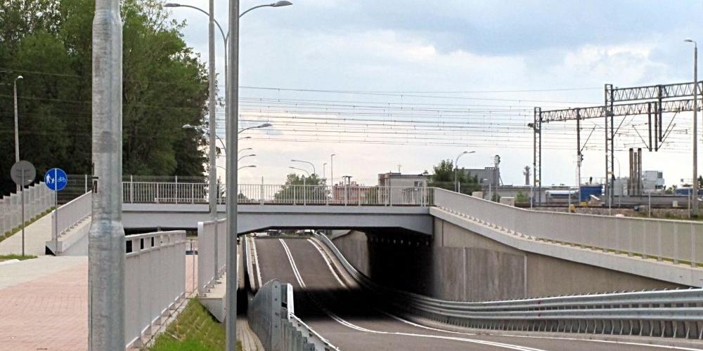 Koniec z uciążliwymi objazdami! W końcu można przejechać nowym tunelem pod torowiskiem na ul. Międzyrzeckiej w Łukowie. Fot. PGL - fot. 