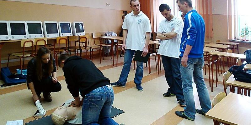 Turniejowy sprawdzian z umiejętności udzielania pierwszej pomocy. Fot. KPP w Łukowie - fot. 