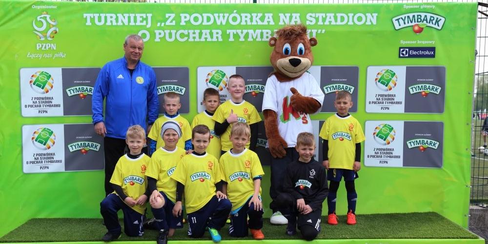Dzieci z rocznika 2010/2011 na Finale Wojewódzkim o Puchar Tymbarku. Najmłodsza drużyna występująca w rozgrywkach OZPN Siedlce. Chłopcy reprezentowali powiat siedlecki w kategorii U 8 w Wojewódzkim Finale o Puchar Tymbarku. - fot. Wojciech Zgorzałek