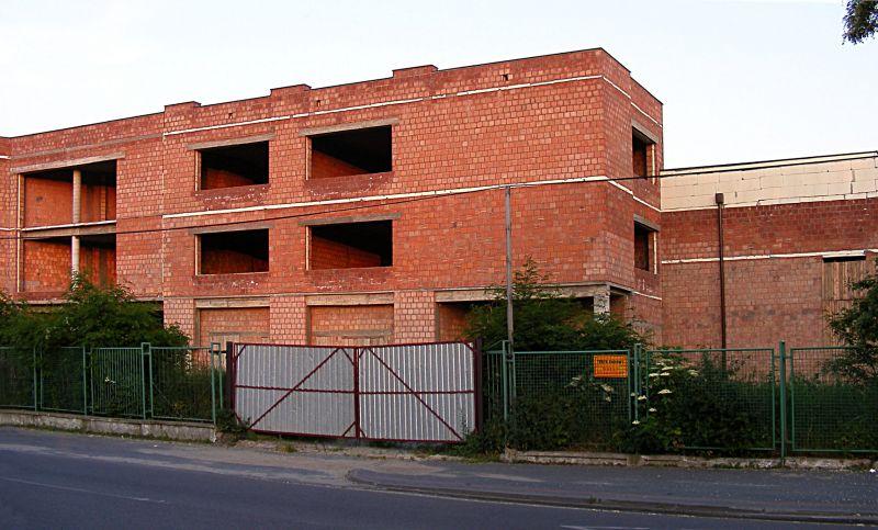 Niedokończony gmach dydaktyczny, który budowano dla KUL-u. Fot. PGL - fot. 