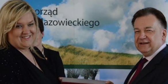 Małgorzata Wojewódzka odbiera wyróżnienie od Marszałka Adama Struzika za 