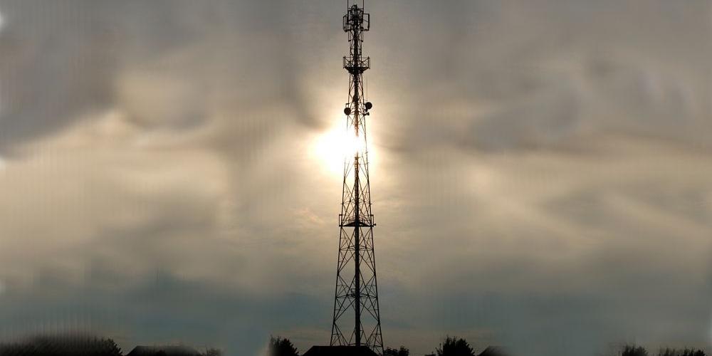 Wieża radiotelekomunikacyjna. Rzecz niebezpieczna dla zdrowia ludzi i zwierząt? Fot. PGL - fot. 