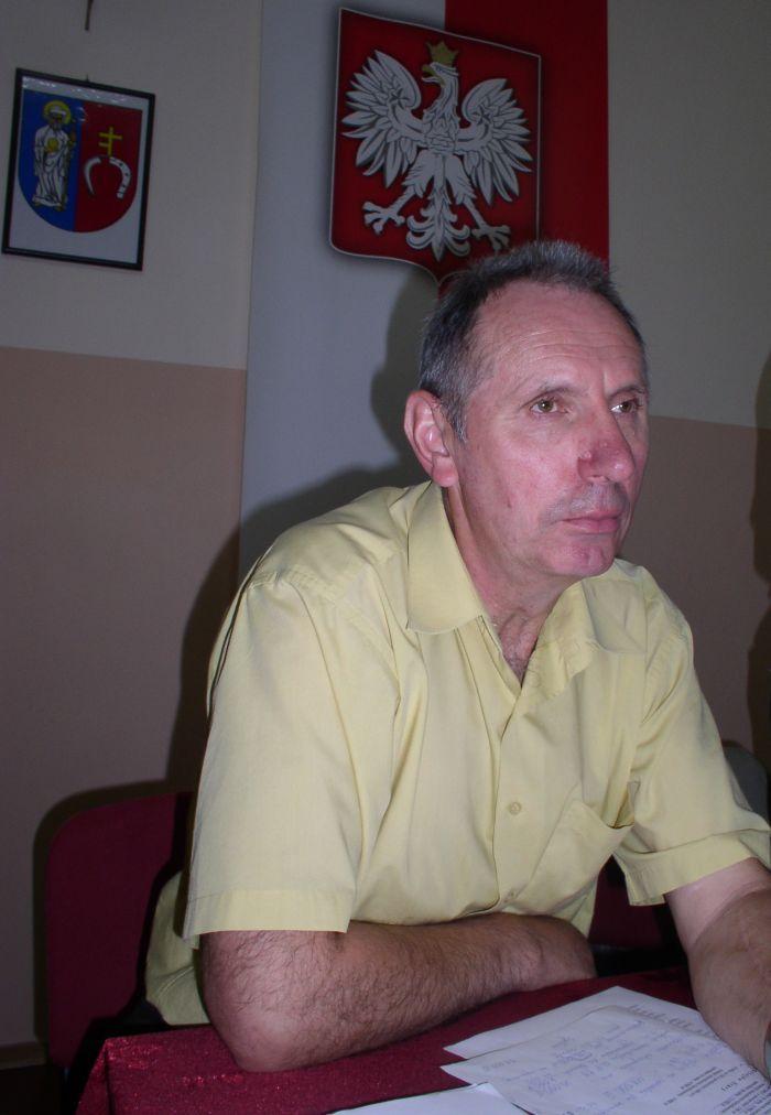 Wójt Stanisław Piotrowski wciąż zadaje sobie pytanie: Jak to się stało, że popełniono błąd?  - fot. 