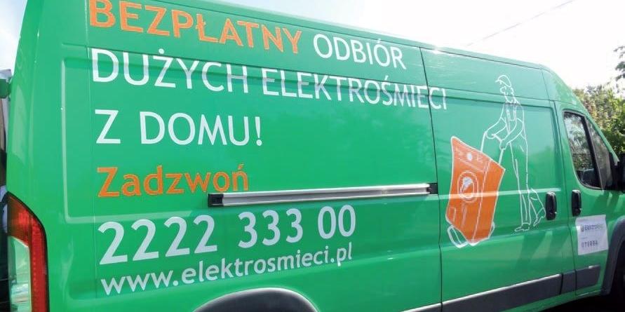 Mobilny punkt odbioru elektrośmieci łatwo poznać po charakterystycznym kolorze samochodu. Fot. Arch. org. akcji - fot. 