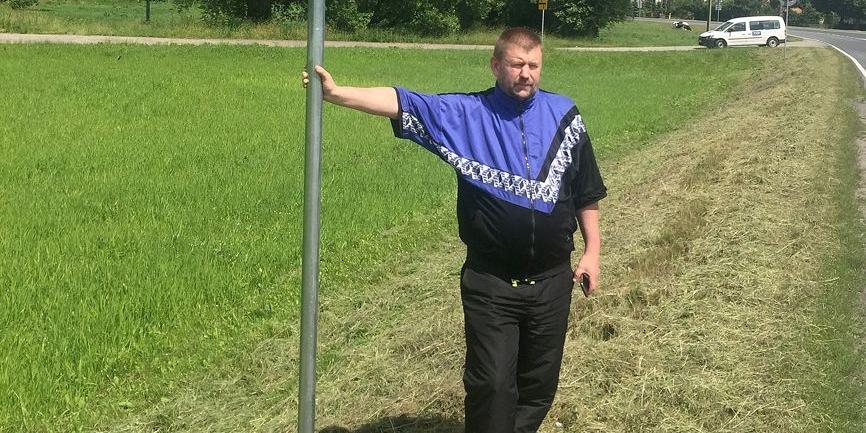 Kierowcy autobusów powiedzieli Sławomirowi Bielińskiemu, że na pewno nie będą się w tym miejscu zatrzymywać fot. JP - fot. 