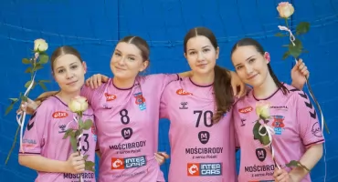 Ręczna jest kobietą. Szczypiornistki Pogoni Siedlce sprawiły sobie prezent z okazji święta (zdjęcia, filmy)