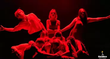 Teatr ruchu ożywi scenę w Siedlcach – pokaz finałowy projektu „Inspiracje”