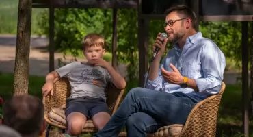Sztuka, ludzie i rzeka - Otwarcie 5. sezonu Letniej Galerii Krainy Bugu w Skrzeszewie