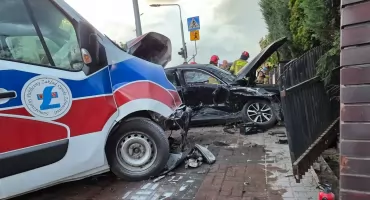 Zderzenie karetki z Lexusem w Wiśniewie na DK 63
