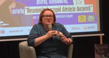 Skarpetki, marzenia i setna książka. Justyna Bednarek odwiedziła Zbuczyn
