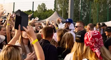 Bambi, kawior i autografy o świcie – relacja Tomasza Markiewicza z drugiego dnia Before Festival (zdjęcia, film)