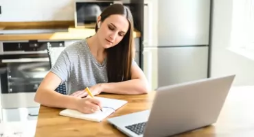 Kursy, webinary i poradniki w jednym miejscu – jak korzystać ze Studium Przedsiębiorczości?