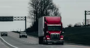 e-TOLL od podstaw: kogo obowiązuje, ile kosztuje i gdzie kupić urządzenie pokładowe