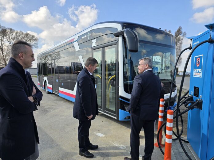 Na ulice wyjeżdżają 3 nowe autobusy elektryczne siedleckiego MPK.