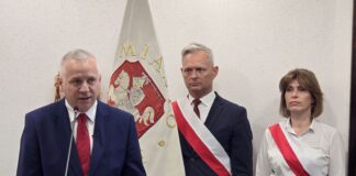 Nowy prezydent Siedlec rozpoczął kadencję, podkreślając, że chce postawić na dialog ponad podziałami partyjnymi.