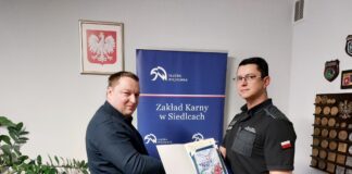 Funkcjonariusze Zakładu Karnego w Siedlcach zorganizowali akcję "Bożonarodzeniowa Kartka dla Kombatanta" i zaangażowali w nią osadzonych.